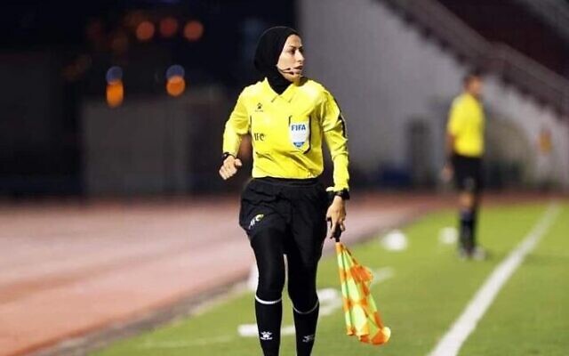 Photo non datée de l'arbitre palestinienne de football Heba Saadia. (Crédit : Utilisée conformément à la clause 27a de la loi sur le droit d'auteur)