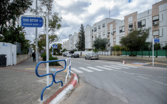 Illustration : Une rue de la ville d'Ashdod, dans le sud d'Israël, le 26 janvier 2022. (Crédit : Yossi Aloni/Flash90)