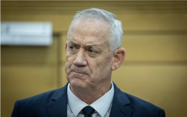 Le ministre sortant de la Défense, Benny Gantz, à la Knesset, le 6 décembre 2022. (Crédit : Yonatan Sindel/Flash90)