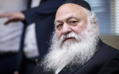 Yitzchak Goldknopf, le député Yahadout HaTorah, lors d'une réunion de faction à la Knesset, à Jérusalem, le 5 décembre 2022. (Crédit : Olivier Fitoussi/Flash90)