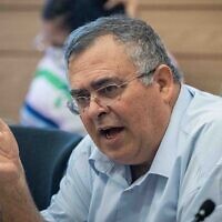 Le député David Bitan lors d'une réunion de la commission des Arrangements à la Knesset, le parlement israélien de Jérusalem, le 23 juin 2021. (Crédit :  Yonatan Sindel/Flash90)