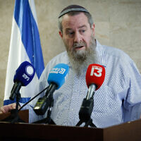L'unique député de Noam, Avi Maoz, prenant la parole lors de la réunion de faction de son parti à la Knesset, le 28 novembre 2022. (Crédit : Olivier Fitoussi/Flash90)