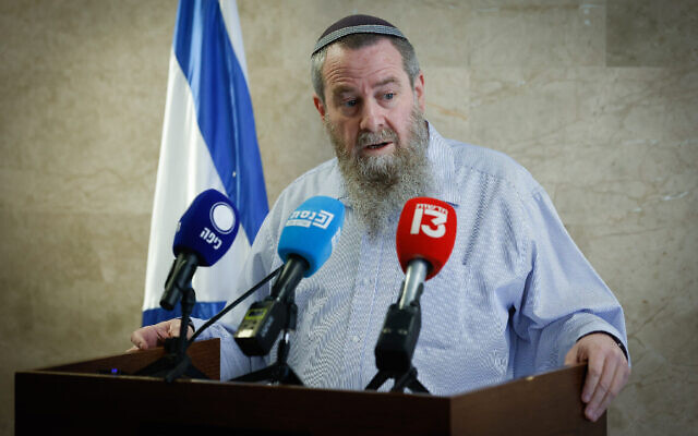 L'unique député de Noam, Avi Maoz, prenant la parole lors de la réunion de faction de son parti à la Knesset, le 28 novembre 2022. (Crédit : Olivier Fitoussi/Flash90)