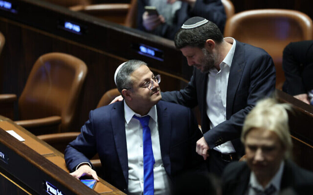 Le député israélien Itamar Ben Gvir lors de la prestation de serment du nouveau gouvernement israélien au parlement israélien le 29 décembre 2022. (Crédit :  Yonatan Sindel/FLASH90)