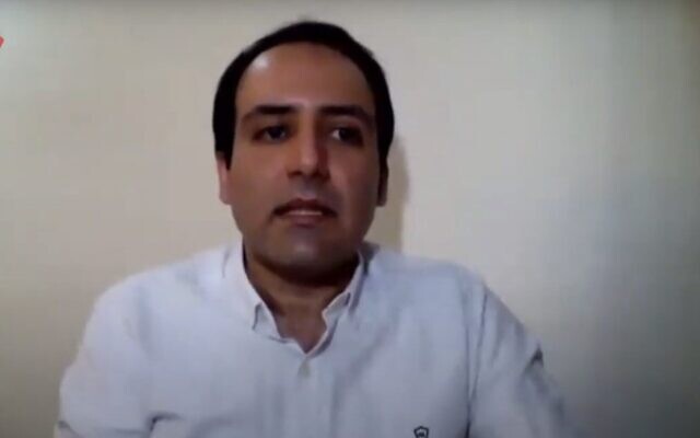 Capture d'écran de la vidéo de l'éminent dissident iranien Majid Tavakoli, février 2022. (Capture d'écran YouTube ; utilisé conformément à la clause 27a de la loi sur le droit d'auteur)