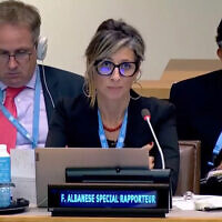 La rapporteuse spéciale des Nations unies, Francesca Albanese, s'adressant à l'ONU, en octobre 2022. (Crédit : YouTube)