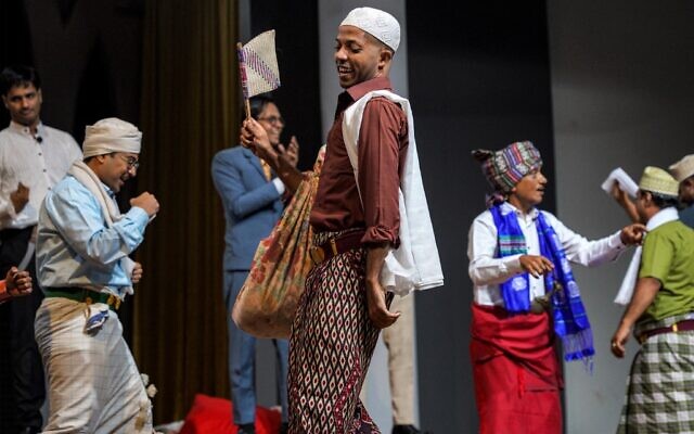 Des acteurs dans "Hamlet" de William Shakespeare dans la ville yéménite d'Aden, contrôlée par le gouvernement, le 8 janvier 2023. (Crédit : Saleh Al-OBEIDI / AFP)