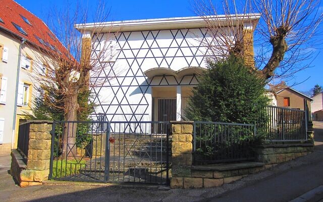 La synagogue de Boulay-Moselle (Grand Est). (Crédit : Aimelaime / CC BY-SA 3.0)