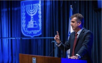 Le nouveau ministre des Affaires étrangères, Eli Cohen, s'exprimant au ministère des Affaires étrangères, à Jérusalem, le 2 janvier 2023. (Crédit : Olivier Fitoussi/Flash90)