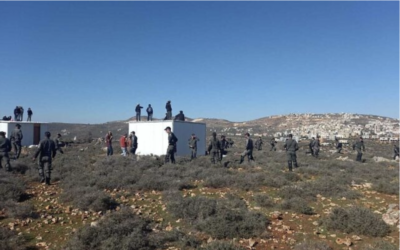 Les forces de sécurité s'avançant pour évacuer Or HaChaïm, l'avant-poste illégal établi en Cisjordanie, le 20 janvier 2023. (Autorisation)