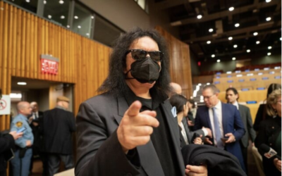 Gene Simmons, le leader de Kiss, aux Nations unies à New York, le 26 janvier 2023. (Crédit : Luke Tress/Times of Israel)