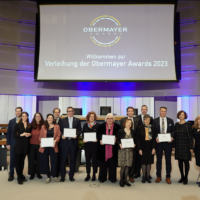 Photo de groupe des lauréats du prix Obermayer 2023 à l'Abgeordnetenhaus de Berlin, siège du parlement de l'État, le 25 janvier 2023. (Crédit : René Arnold)