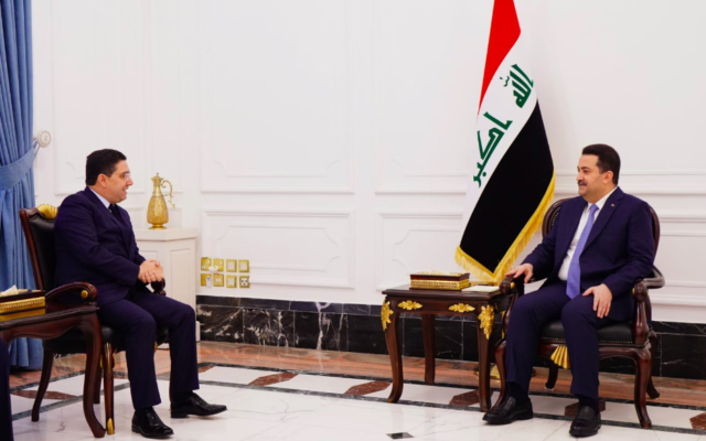 Nasser Bourita, à gauche, avec le Premier ministre irakien, Mohammed Shia Al-Sudani, à Bagdad, le 28 janvier 2023 (Crédit : Capture d'écran Twitter/ Maroc diplomatie)