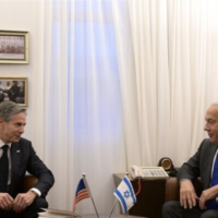 Le Premier ministre Benjamin Netanyahu, à droite, et le secrétaire d'État américain, Antony Blinken, à Jérusalem, le 30 janvier 2023. (Crédit : Amos Ben Gershom/Bureau du Premier ministre)