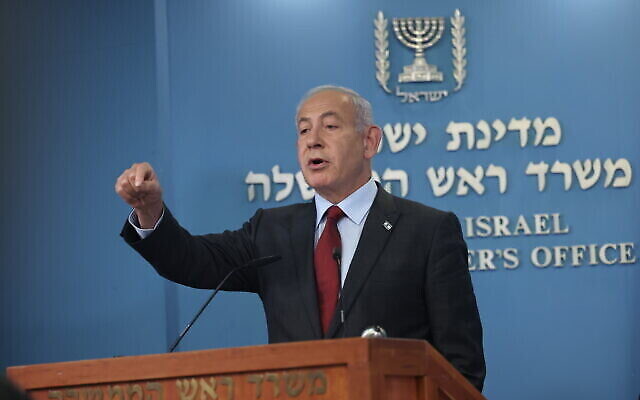 Le Premier ministre Benjamin Netanyahu donne une conférence de presse avec le ministre des Finances Bezalel Smotrich au bureau du Premier ministre à Jérusalem, le 25 janvier 2023. (Crédit : Yonatan Sindel/Flash90)