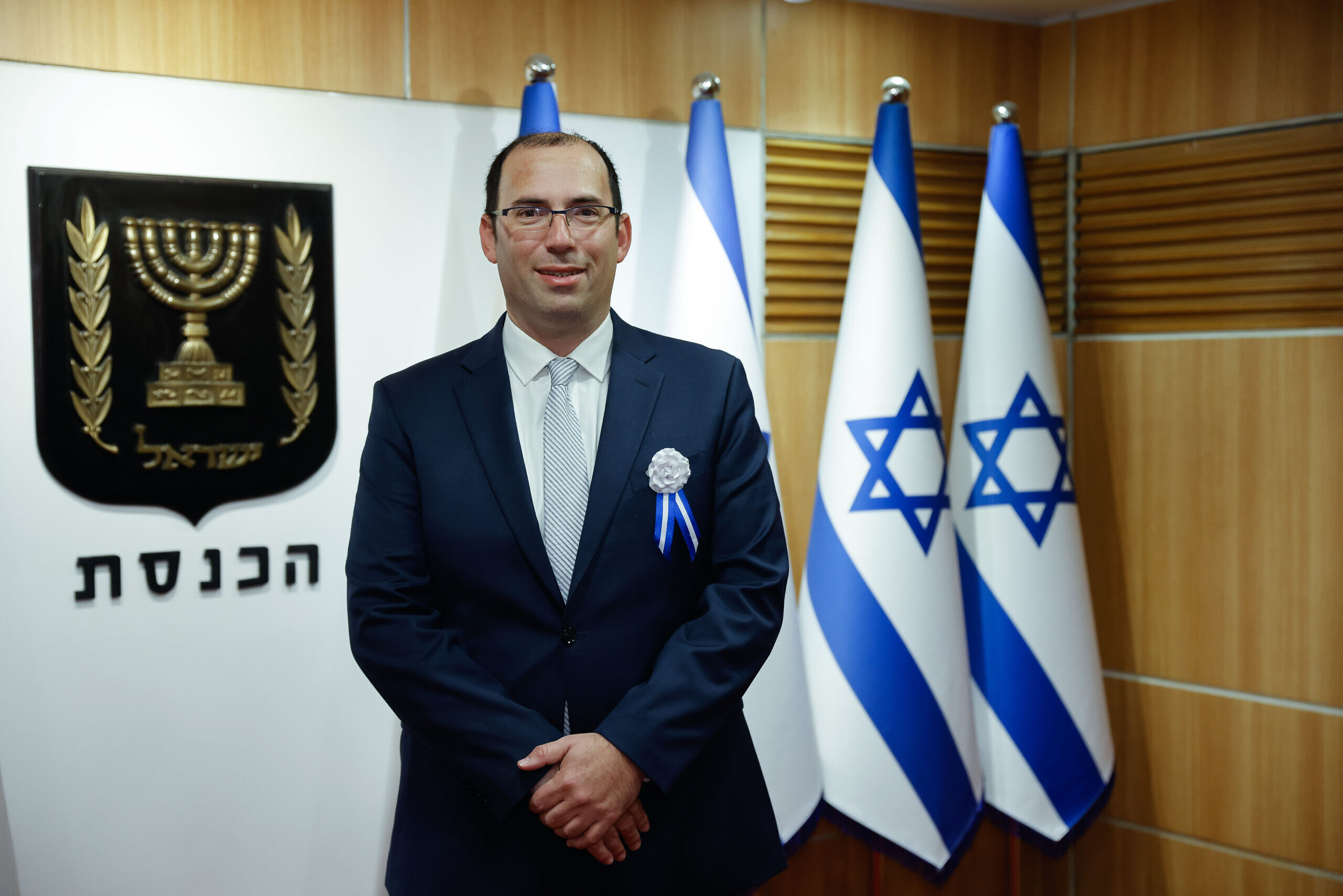 Le député Simcha Rothman arrivant au Parlement israélien, pour la session d'ouverture de la Knesset, à Jérusalem le 15 novembre 2022. (Crédit : Olivier Fitoussi/Flash90)