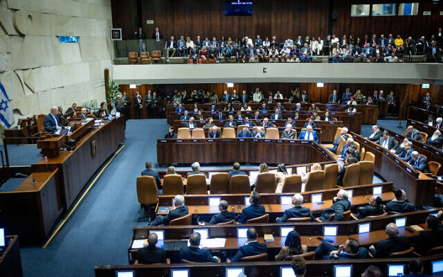 Une séance plénière à la Knesset sur la formation du gouvernement, le 29 décembre 2022. (Crédit : Yonatan Sindel/Flash90)
