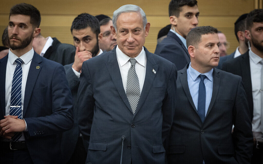 Le Premier ministre Benjamin Netanyahu lors d'une réunion du parti Shas à la Knesset, le parlement israélien de Jérusalem, le 23 janvier 2023. (Crédit : Yonatan Sindel/Flash90)