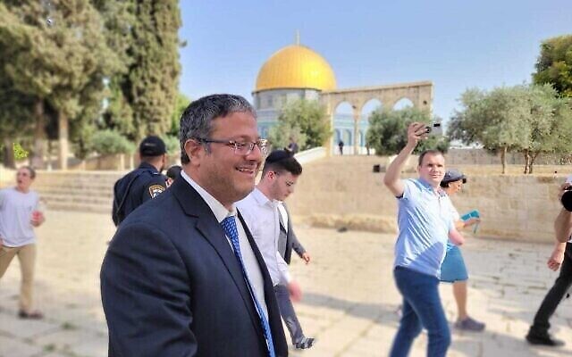 Le ministre de la Sécurité nationale, Itamar Ben Gvir, visitant le mont du Temple, le 3 janvier 2023. (Crédit : Minelet Har Habayit)