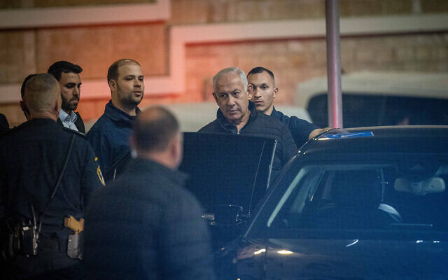 Le Premier ministre Benjamin Netanyahu au siège de la police à Jérusalem, le 27 janvier 2023. (Crédit : Yonatan Sindel/Flash90)