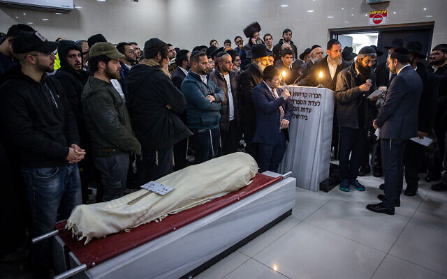 Les funérailles d'Asher Natan, victime du terrorisme, le 28 janvier 2023. (Crédit : Flash90)