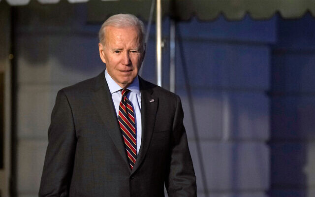 Le président américain Joe Biden quitte la Maison Blanche à Washington, le 27 janvier 2023. (Crédit : AP Photo/Susan Walsh)