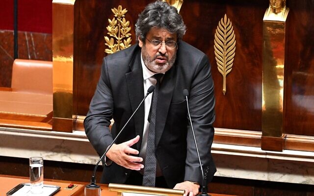 Le député français apparenté "Les Républicains" Meyer Habib à l'Assemblée nationale, à Paris, le 28 novembre 2022. (Crédit : Emmanuel DUNAND / AFP)