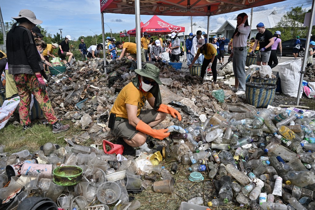 La Thaïlande va bannir l'importation de certains déchets plastiques en 2025  - The Times of Israël