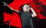 Roger Waters lors d'un concert au United Center de Chicago, le 26 juillet 2022. (Crédit : Rob Grabowski/Invision/AP)