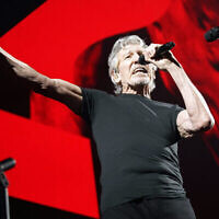 Roger Waters lors d'un concert au United Center de Chicago, le 26 juillet 2022. (Crédit : Rob Grabowski/Invision/AP)