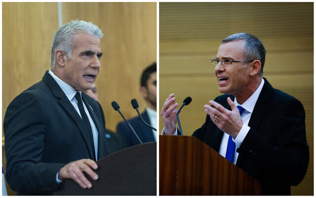 Montage de photos d'archives : À gauche, le chef de Yesh Atid, Yaïr Lapid, s'exprimant lors d'une conférence de presse conjointe avec le chef d'un autre parti d'opposition à la Knesset, le 13 février 2023. À droite, le ministre de la Justice, Yariv Levin, tenant une conférence de presse à la Knesset le 4 janvier 2023. (Crédit : Olivier Fitoussi, Yonatan Sindel/Flash90)