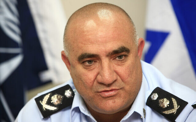 Moshe Karadi, alors chef de la police, en mars 2007. (Crédit : Nati Shohat/Flash90)