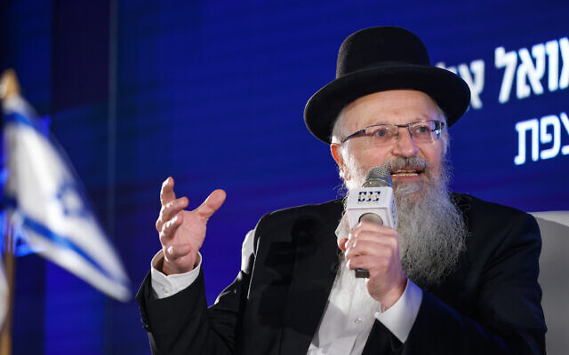 Le Grand Rabbin de Safed, Rabbi Shmuel Eliyahu, s'exprimant lors d'une conférence du groupe 'Besheva', le 7 février 2022. (Crédit : Olivier Fitoussi/Flash90)