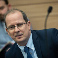 L’ex-procureur général Raz Nizri assiste à une audience du Comité Constitution, Droit et Justice de la Knesset, le 31 janvier 2023. (Crédit : Yonatan Sindel/Flash90)