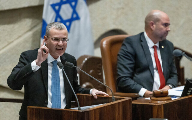 Le ministre de la Justice Yariv Levin, à la Knesset, à Jérusalem, le 20 février 2023. (Crédit : Yonatan Sindel/Flash90)