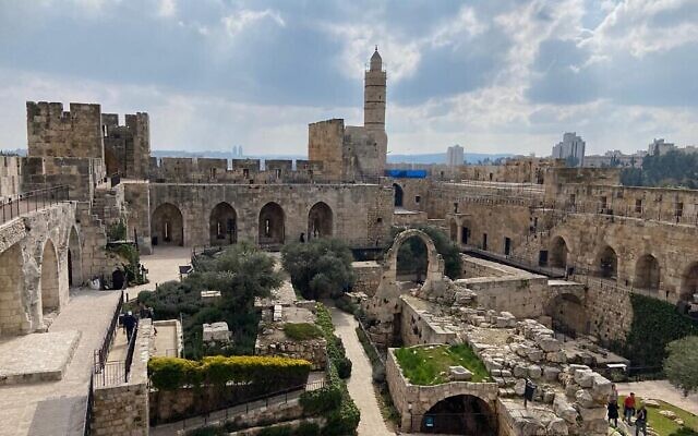 La Tour de David, près de la porte de Jaffa, dans la Vieille Ville de Jérusalem, le 25 février 2023. (Crédit : DH/Times of Israel)