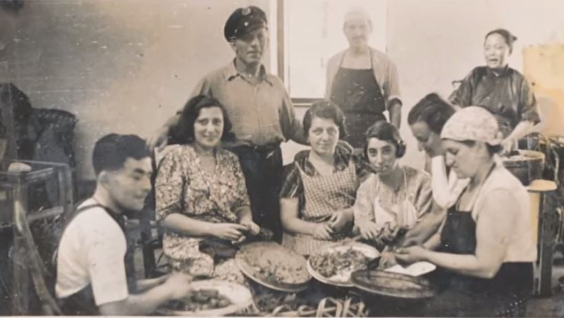  Illustration : Réfugiés juifs pendant la Seconde Guerre mondiale, à Shanghai. (Crédit : YouTube/ HongKongHeritage)