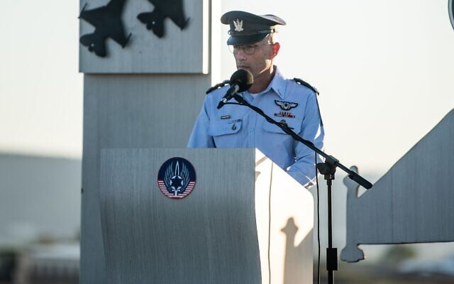 Le commandant sortant de la base aérienne de Ramat David, le colonel Gilad Peled, le 26 juillet 2022. (Crédit : Nevo Levin/Armée de l’Air israélienne)