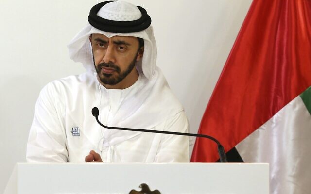 Le ministre des Affaires étrangères émirati Abdullah bin Zayed Al Nahyan pendant une conférence de presse à Abu Dhabi, aux Émirats arabes unis, le 9 juin 2019. (Crédit:  AP Photo/Jon Gambrell, File)