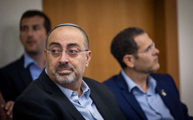 Le député du Likud Nissim Vaturi à la Knesset, à Jérusalem, le 21 novembre 2022. (Crédit : Yonatan Sindel/Flash90)