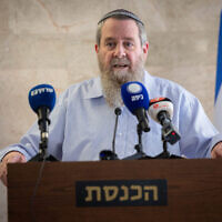 Le chef du parti Noam, Avi Maoz, s’exprimant lors d’une réunion de faction à la Knesset à Jérusalem, le 12 décembre 2022. (Crédit : Yonatan Sindel/Flash90)