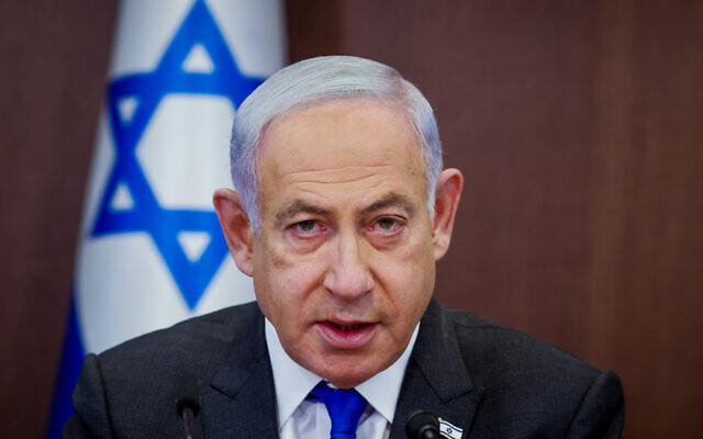 Le Premier ministre Benjamin Netanyahu présidant une réunion du Conseil des ministres sur le budget de l'État, au Bureau du Premier ministre à Jérusalem, le 12 mars 2023. (Crédit : Marc Israel Sellem/POOL)