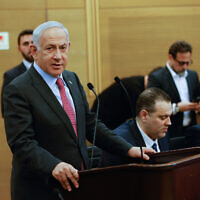 Le Premier ministre Benjamin Netanyahu s'exprime lors d'une réunion de faction du Likud à la Knesset, le 13 mars 2023. (Crédit :  Erik Marmor/Flash90)