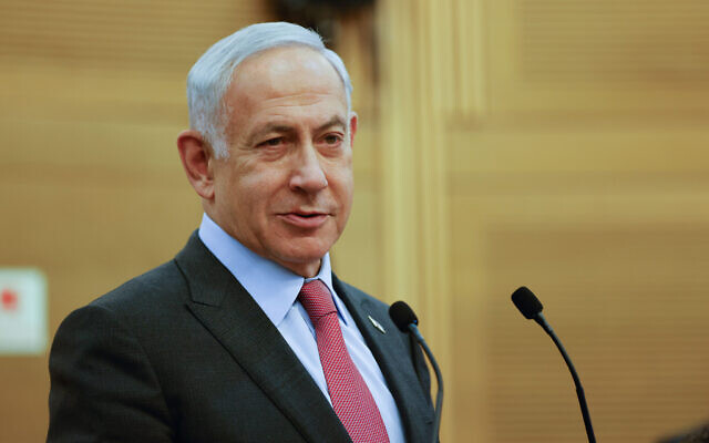Le Premier ministre Benjamin Netanyahu, chef du Likud, lors d'une réunion de faction à la Knesset, le 13 mars 2023. (Crédit : Erik Marmor/Flash90)