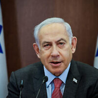 Le Premier ministre Benjamin Netanyahu dirigeant la réunion de son cabinet, au Bureau du Premier ministre, à Jérusalem, le 19 mars 2023. (Crédit : Marc Israel Sellem/Pool)