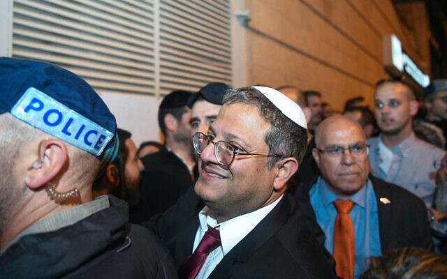 Le ministre de la Sécurité nationale, Itamar Ben Gvir, participant à un rassemblement en faveur de la réforme du système judiciaire prévue par le gouvernement, à Jérusalem, le 27 mars 2023. (Crédit : Erik Marmor/Flash90)