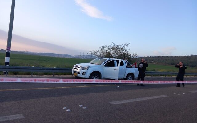 Une voiture touchée par une explosion à la jonction de Megiddo dans le nord d'Israël, le 13 mars 2023. (Capture d'écran utilisée conformément à la clause 27a de la loi sur le droit d'auteur)