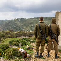 Soldats israéliens à la frontière entre le Liban et Israël, le 15 mars 2023. (Crédit : David Cohen/Flash90)