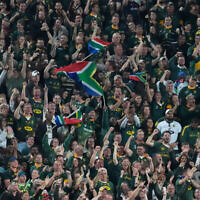 Illustration : Des fans lors d'un match de rugby à Johannesburg, en Afrique du Sud, le 13 août 2022. (Crédit : AP/Themba Hadebe)