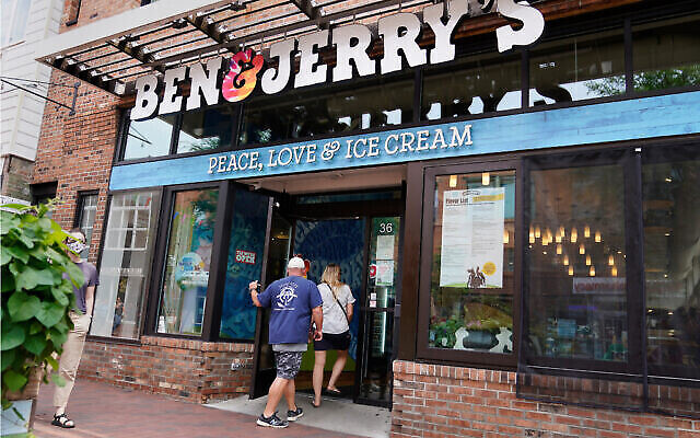 Un glacier Ben & Jerry’s à Burlington, dans le Vermont, le 20 juillet 2021. (Crédit : AP Photo/Charles Krupa)